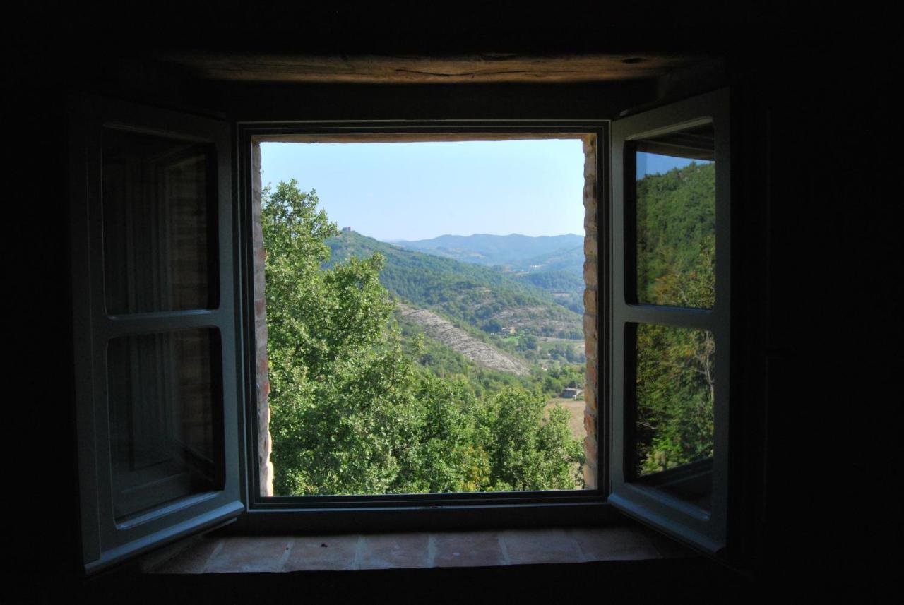 Borgo Cardaneto Bed & Breakfast Montone  Bagian luar foto