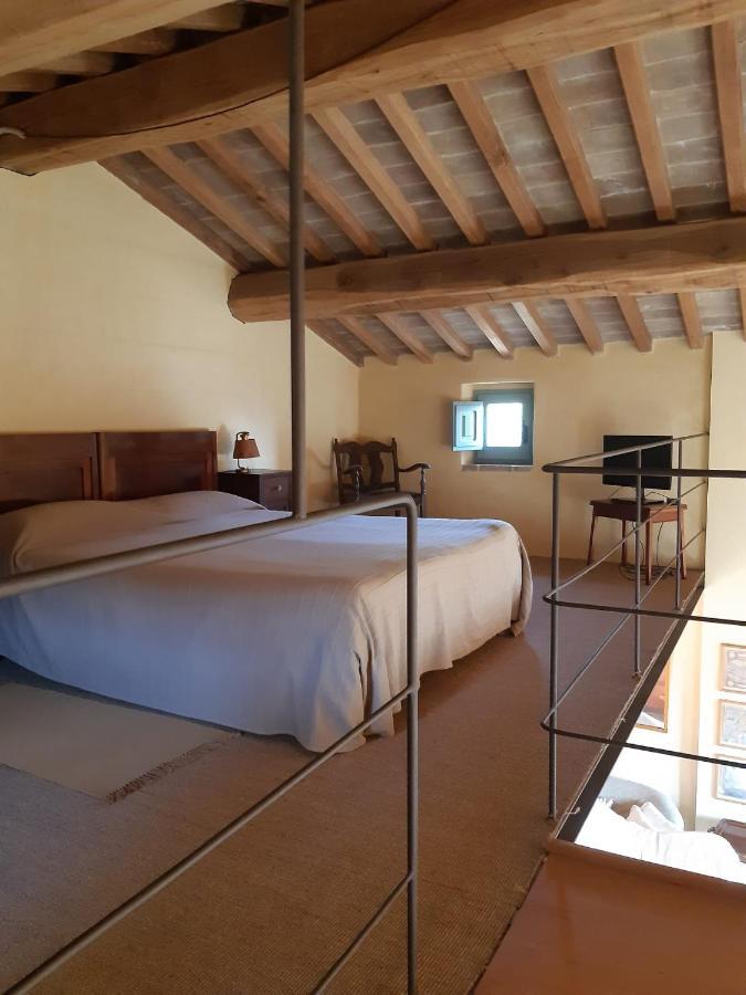 Borgo Cardaneto Bed & Breakfast Montone  Bagian luar foto