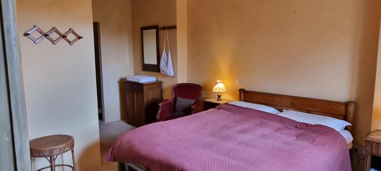 Borgo Cardaneto Bed & Breakfast Montone  Bagian luar foto