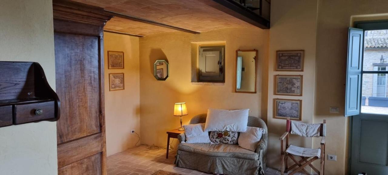 Borgo Cardaneto Bed & Breakfast Montone  Bagian luar foto