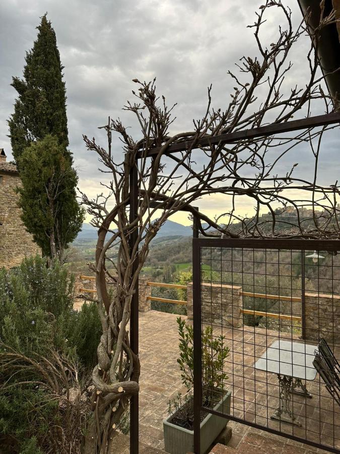 Borgo Cardaneto Bed & Breakfast Montone  Bagian luar foto