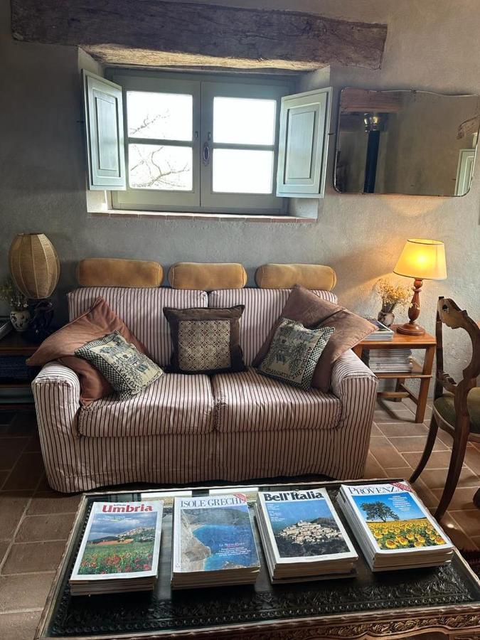 Borgo Cardaneto Bed & Breakfast Montone  Bagian luar foto