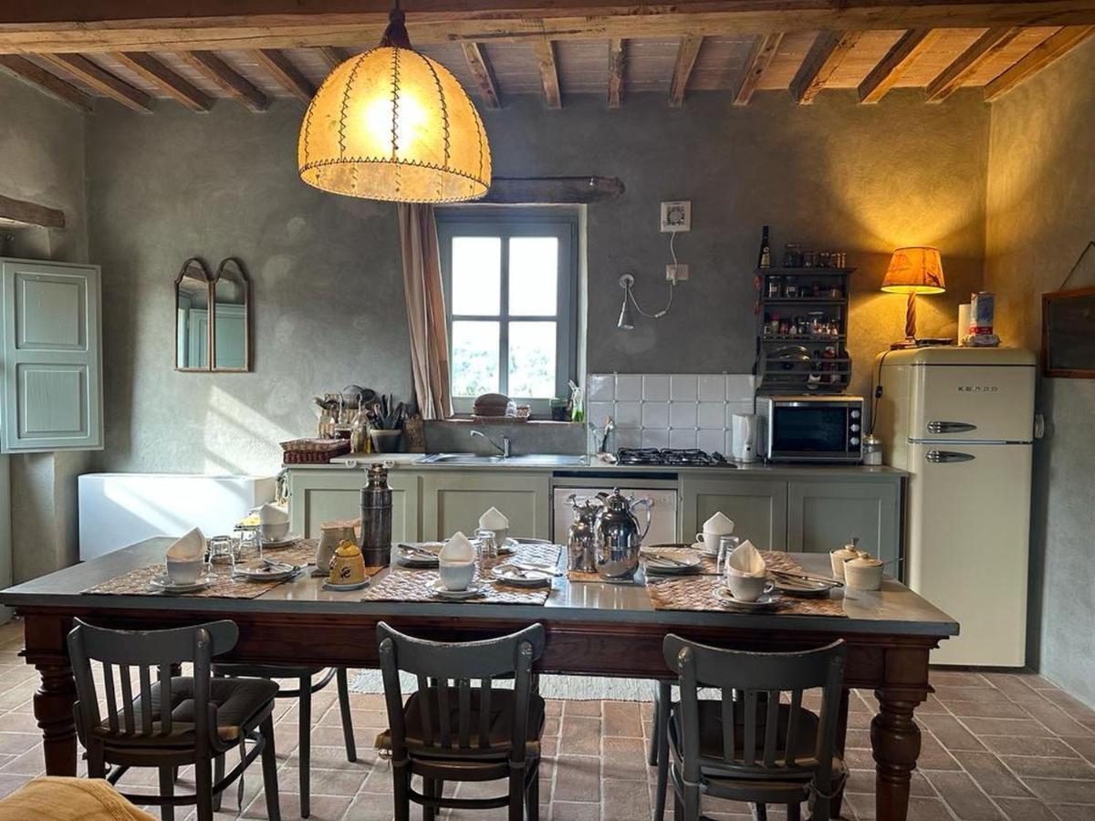 Borgo Cardaneto Bed & Breakfast Montone  Bagian luar foto