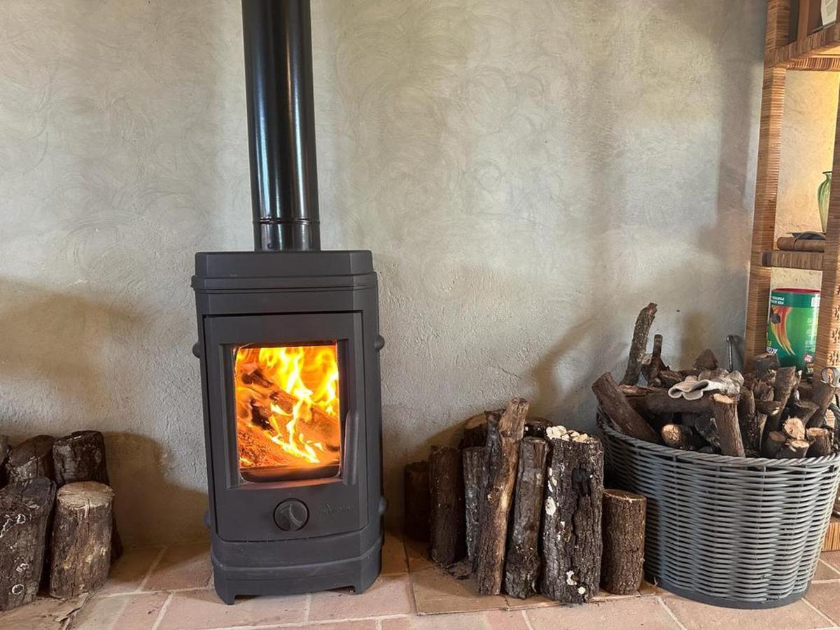 Borgo Cardaneto Bed & Breakfast Montone  Bagian luar foto