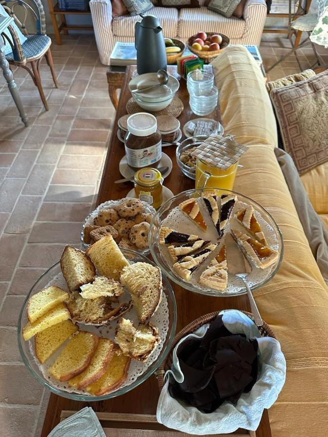 Borgo Cardaneto Bed & Breakfast Montone  Bagian luar foto