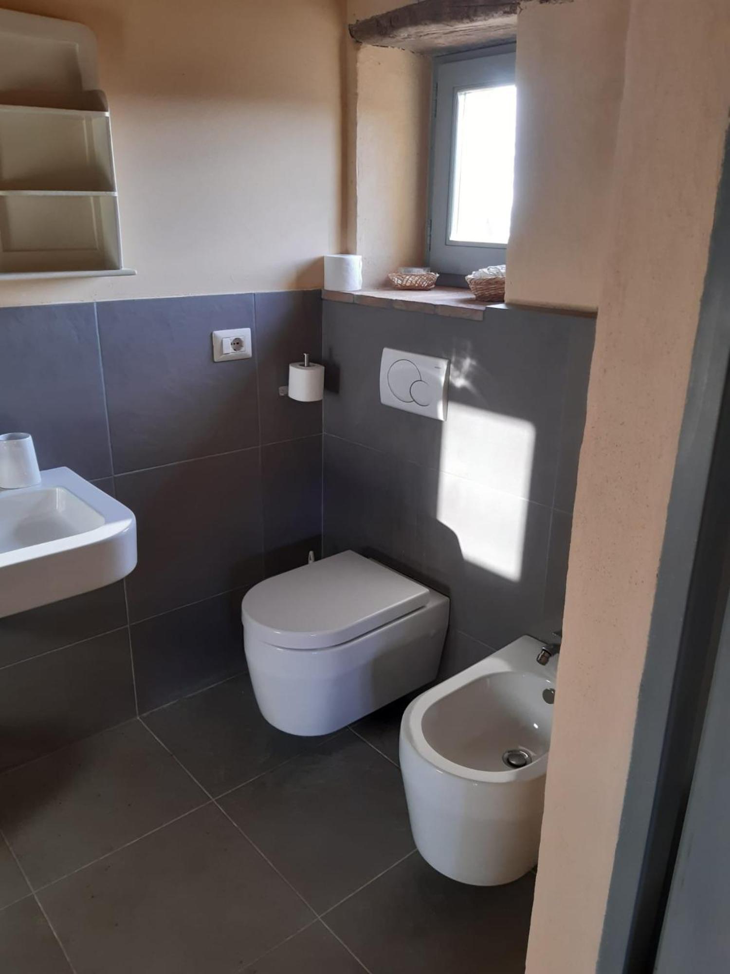 Borgo Cardaneto Bed & Breakfast Montone  Bagian luar foto