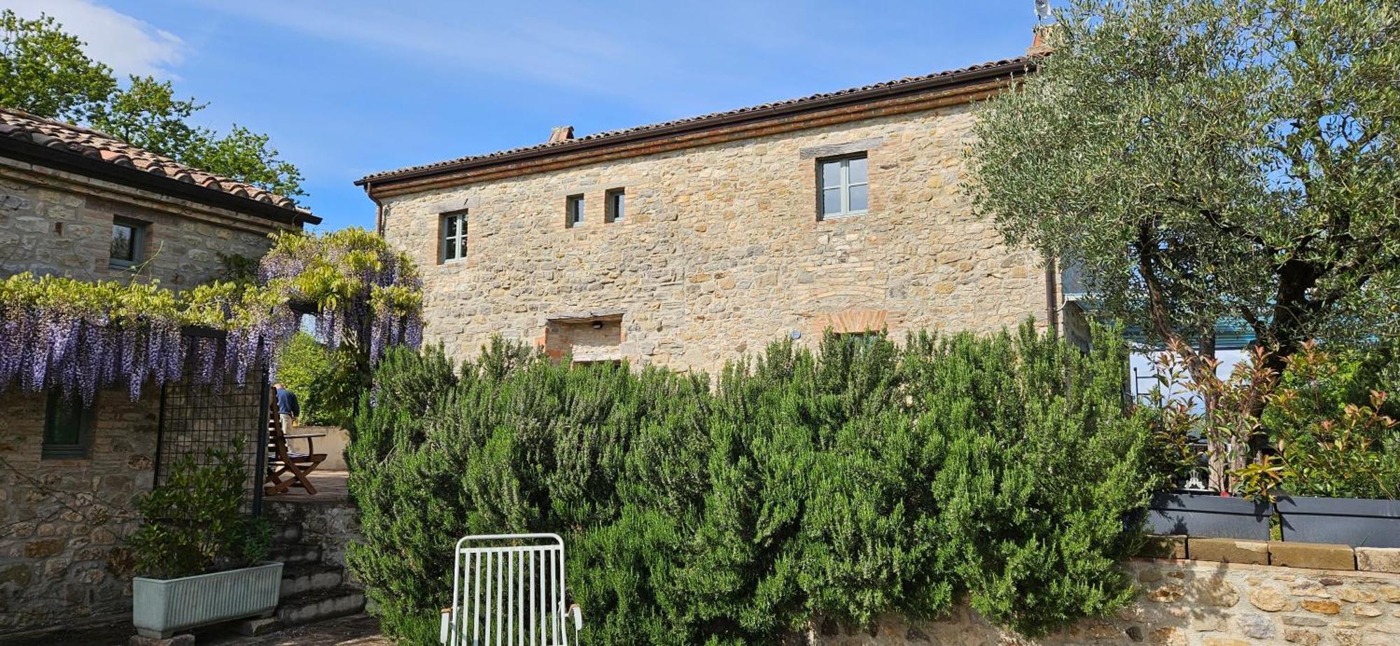 Borgo Cardaneto Bed & Breakfast Montone  Bagian luar foto