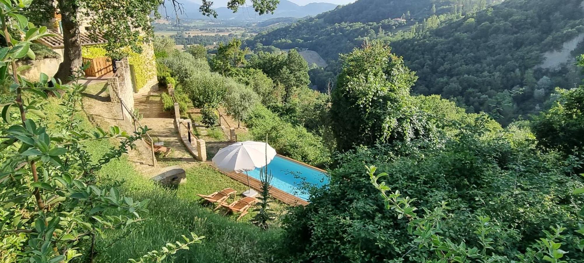 Borgo Cardaneto Bed & Breakfast Montone  Bagian luar foto